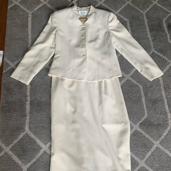 LeSuit Petite, jacket and matching skirt, cream color size 6p - Picture 1 of 4